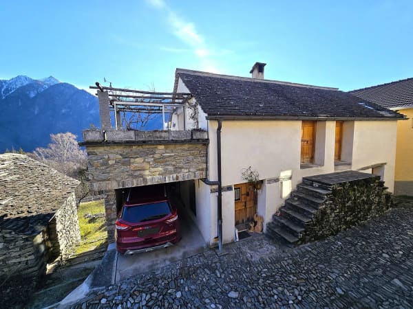 Immobilie in Castaneda - Charmantes rustikales Haus mit herrlicher Aussicht, Terrasse & Garage - Bild 1