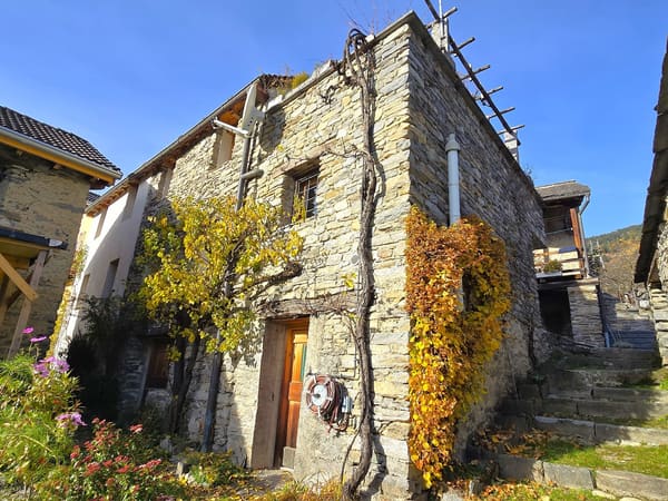 Immobilie in Castaneda - Charmantes rustikales Haus mit herrlicher Aussicht, Terrasse & Garage - Bild 2