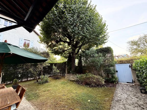 Immobilie in Petit-lancy - SPECTACULAIRE TRIPLEX DANS UNE MAISON DE VILLAGE AU COEUR DU PETIT-LANCY - Bild 2