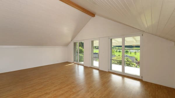 Immobilie in Elgg - GrosszÃ¼gige und helle  3 Â½-Zimmer Dachwohnung am Rande des alten Dorfkerns von Elgg - Bild 1