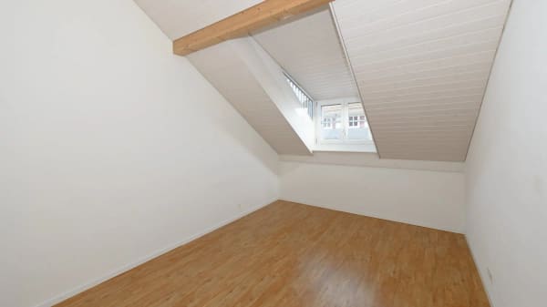 Immobilie in Elgg - GrosszÃ¼gige und helle  3 Â½-Zimmer Dachwohnung am Rande des alten Dorfkerns von Elgg - Bild 9