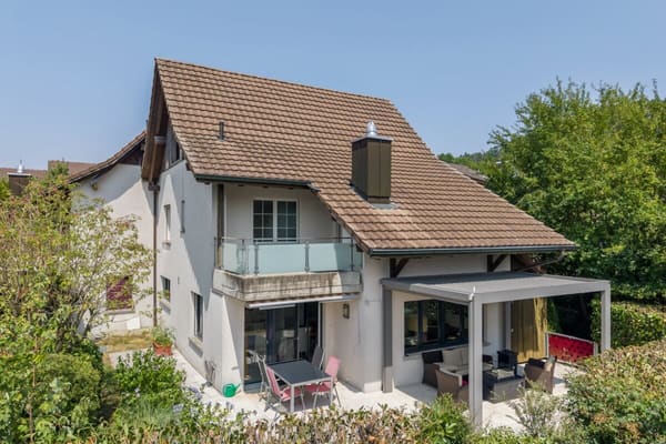 Immobilie in Schneisingen - GrosszÃ¼giges und gepflegtes Familien-Haus zum Auffrischen - Bild 0