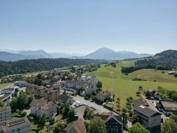 Immobilie in Udligenswil - GrosszÃ¼gige 4.5-Zimmer-Attika-Wohnung mit zwei TiefgaragenplÃ¤tzen, zwei Kellern - Bild 21