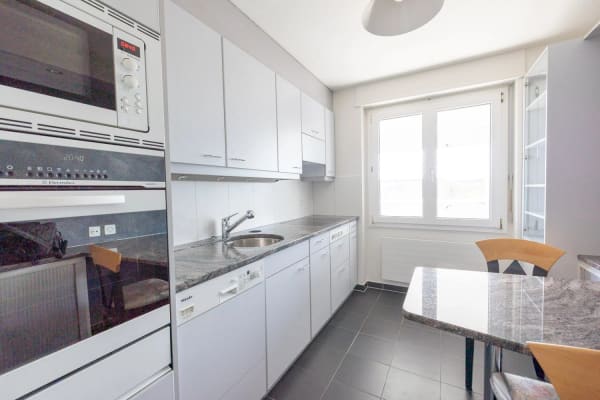 Immobilie in Ortschwaben - Einzigartige 3.5-Zimmerwohnung mit Aussenparkplatz - Bild 11