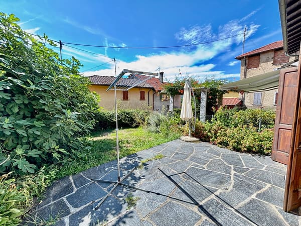 Immobilie in Breno - Graziosa casa unifamiliare con giardino - Bild 0