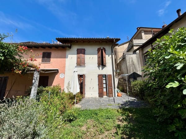 Immobilie in Breno - Graziosa casa unifamiliare con giardino - Bild 1