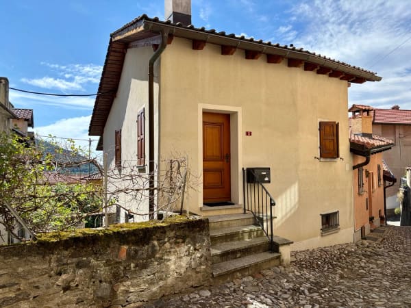 Immobilie in Breno - Graziosa casa unifamiliare con giardino - Bild 8