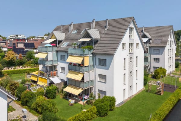 Immobilie in Obfelden - Grosszügige Dach-Maisonettewohnung mit Südwestterrasse und Alpensicht - Bild 1
