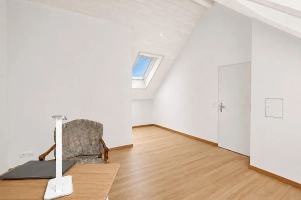 Immobilie in Obfelden - Grosszügige Dach-Maisonettewohnung mit Südwestterrasse und Alpensicht - Bild 10
