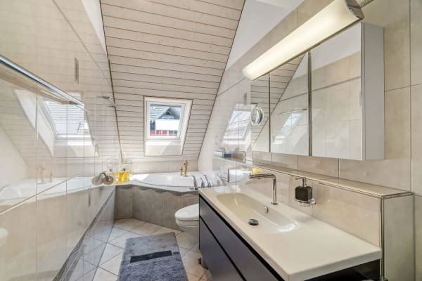 Immobilie in Obfelden - Grosszügige Dach-Maisonettewohnung mit Südwestterrasse und Alpensicht - Bild 9