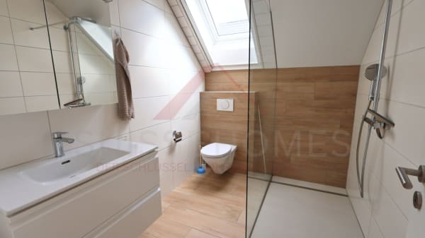 Immobilie in Signau - Modernes 6.5-Zimmer-Einfamilienhaus mit Garten, grosser Terrasse und Doppelgarage in Signau - Bild 16
