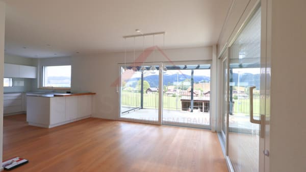 Immobilie in Signau - Modernes 6.5-Zimmer-Einfamilienhaus mit Garten, grosser Terrasse und Doppelgarage in Signau - Bild 4