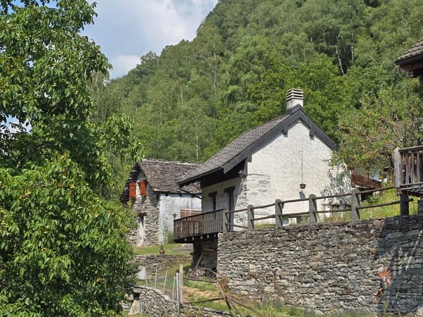 Immobilie in Vergeletto - WunderschÃ¶nes Landhaus mit Garten und herrlicher Aussicht - Bild 2