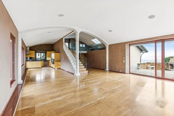 Immobilie in St-blaise - Harmonie, espace et nature ! Une villa unique à St-Blaise avec vue lac - Bild 1
