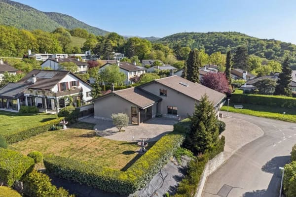 Immobilie in St-blaise - Harmonie, espace et nature ! Une villa unique à St-Blaise avec vue lac - Bild 8