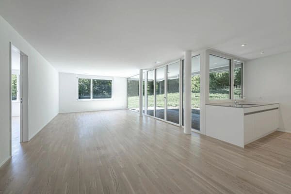 Immobilie in Bergdietikon - Moderne Eigentumswohnung mit eigenem Garten: 120 m² pures Grün - Bild 1