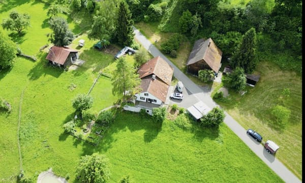 Immobilie in Schönholzerswilen - Grosses freistehendes 7.5-Zimmer-Bauernhaus für Pferdeliebhaber oder Kleintierhalter! Pferdeboxen, Remise, Wald und Wiesen .... - Bild 0