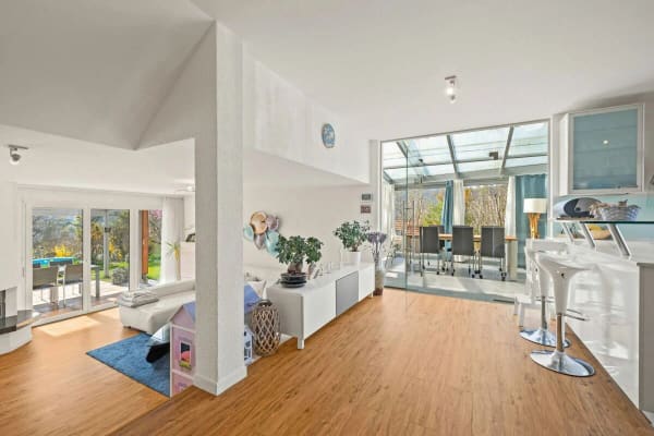 Immobilie in Duggingen - Grosszügiges 6.5-Zimmer Einfamilienhaus mit Pool & Wintergarten - Bild 1