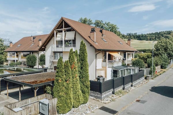 Immobilie in Lotzwil - Helle 4.5 Zimmer Eigentumswohnung mit gedecktem Balkon - Bild 1