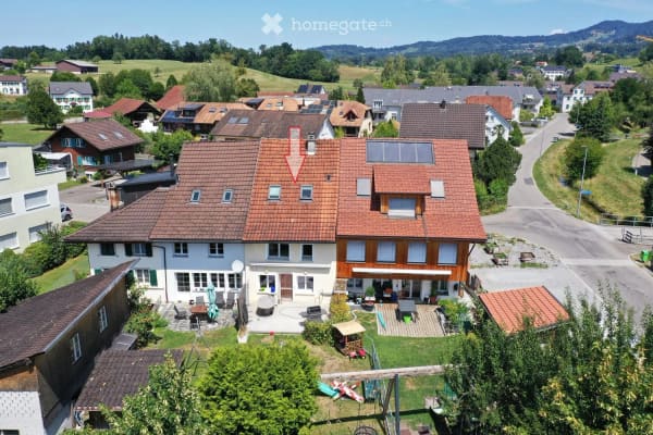 Immobilie in Dürnten - Charmantes heimeliges 5.5-Zimmer-Flarzhaus in Dürnten - Bild 0