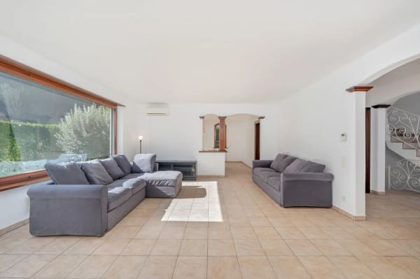Immobilie in Figino - VILLA IM MEDITERRANEN STIL, NUR EINEN STEINWURF VOM SEE UND DEM FIGINO-PARK ENTFERNT - Bild 2