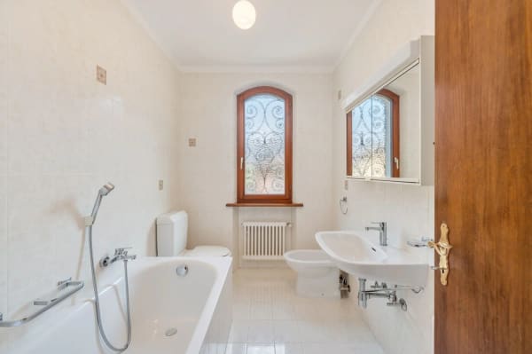 Immobilie in Figino - VILLA IM MEDITERRANEN STIL, NUR EINEN STEINWURF VOM SEE UND DEM FIGINO-PARK ENTFERNT - Bild 6