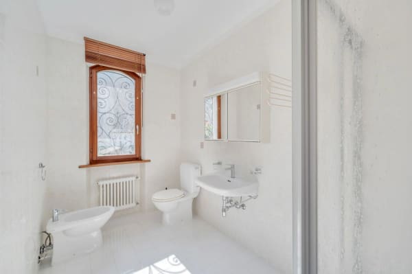 Immobilie in Figino - VILLA IM MEDITERRANEN STIL, NUR EINEN STEINWURF VOM SEE UND DEM FIGINO-PARK ENTFERNT - Bild 8