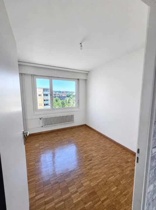Immobilie in Volketswil - Helle 5.5-Zimmer-Wohnung mit Weitsicht im Zentrum von Volketswil - Bild 11
