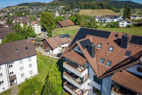 Immobilie in Bäretswil - Nachhaltig mit viel Platz und Aussicht - Bild 0