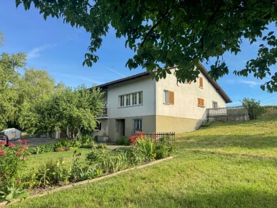 Immobilie in Hittnau - Zweifamilienhaus mit NebengebÃ¤ude und grosszÃ¼gigem Umschwung - Bild 1