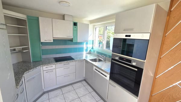 Immobilie in Weite - Wohn- und Geschäftshaus mit 2 Wohnungen und einem Coiffeursalon, Bruttorendite 4.3% - Bild 1