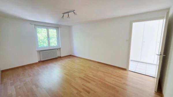 Immobilie in Weite - Wohn- und Geschäftshaus mit 2 Wohnungen und einem Coiffeursalon, Bruttorendite 4.3% - Bild 2
