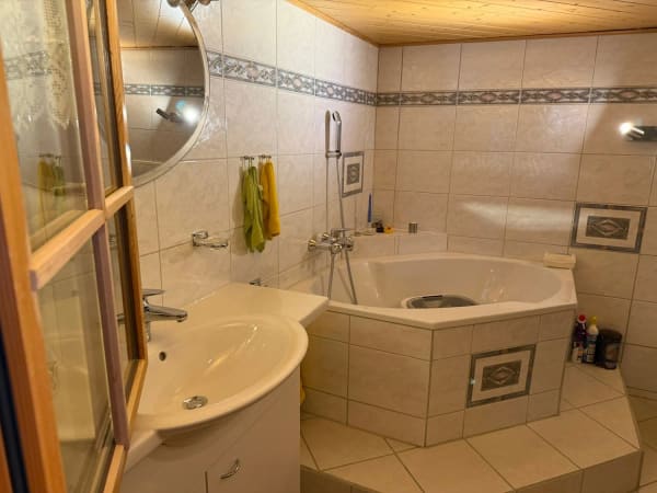 Immobilie in Niederried B. Interlaken - Einzigartiges Zuhause mit Seesicht & Charme - Wohnen, wo andere Ferien machen - Bild 19