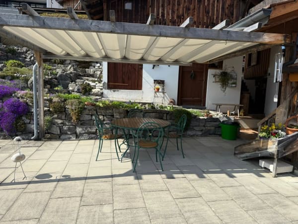 Immobilie in Niederried B. Interlaken - Einzigartiges Zuhause mit Seesicht & Charme - Wohnen, wo andere Ferien machen - Bild 2