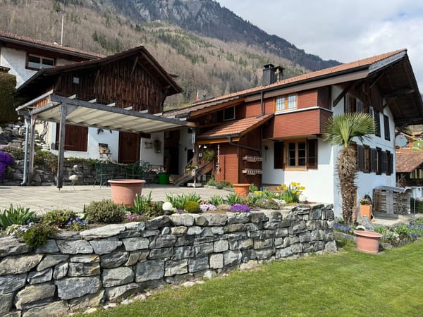 Immobilie in Niederried B. Interlaken - Einzigartiges Zuhause mit Seesicht & Charme - Wohnen, wo andere Ferien machen - Bild 3