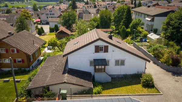 Immobilie in Wilen - BAULANDPARZELLE MIT 6-ZIMMER-EINFAMILIENHAUS AN SONNIGER WOHNLAGE - Bild 0