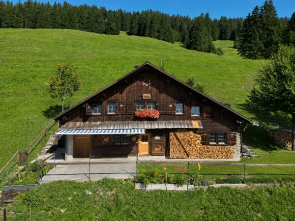 Immobilie in Elm - Freistehendes Ferienhaus an ruhiger und sonniger Lage in Elm, Gemeinde Glarus SÃ¼d - Bild 1