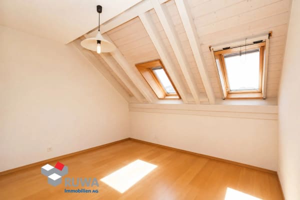Immobilie in Rüegsau - GrosszÃ¼gige Dachwohnung mit Galerie, Lift und Balkon im RÃ¼egsauschachen - Bild 10
