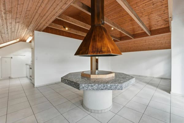 Immobilie in Ettingen - Helle 2.5 Z' Dachwohnung mit Garage und Balkon - Bild 2