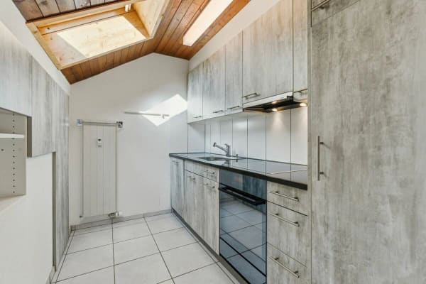 Immobilie in Ettingen - Helle 2.5 Z' Dachwohnung mit Garage und Balkon - Bild 3