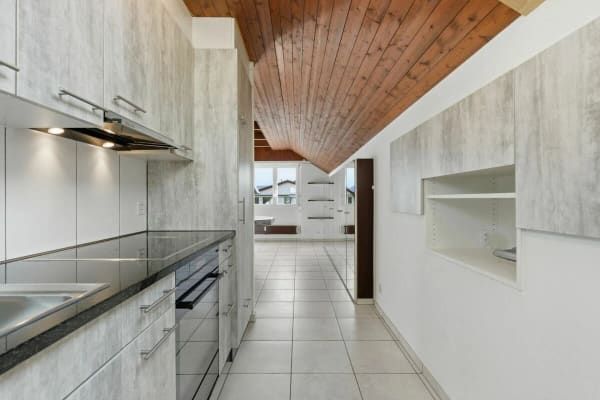 Immobilie in Ettingen - Helle 2.5 Z' Dachwohnung mit Garage und Balkon - Bild 4