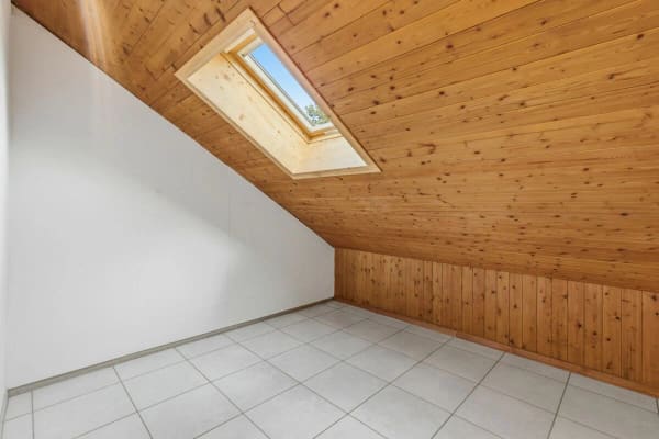 Immobilie in Ettingen - Helle 2.5 Z' Dachwohnung mit Garage und Balkon - Bild 5