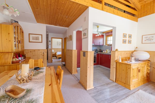 Immobilie in Trun - 2.5 Zimmer-Ferienwohnung - Alpiner Rückzugsort mit sonnigem Balkon - Bild 1