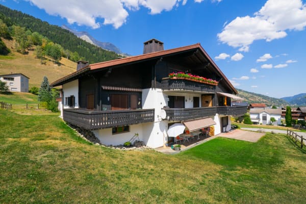Immobilie in Trun - 2.5 Zimmer-Ferienwohnung - Alpiner Rückzugsort mit sonnigem Balkon - Bild 10