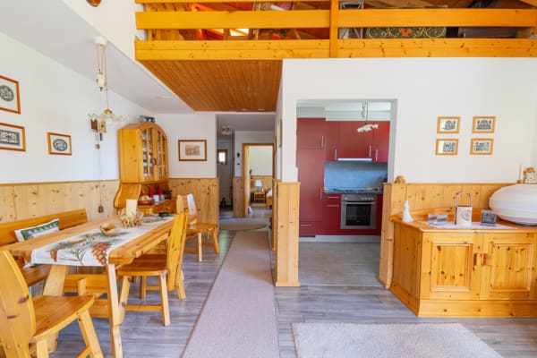 Immobilie in Trun - 2.5 Zimmer-Ferienwohnung - Alpiner Rückzugsort mit sonnigem Balkon - Bild 2