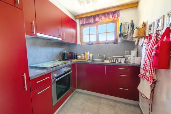 Immobilie in Trun - 2.5 Zimmer-Ferienwohnung - Alpiner Rückzugsort mit sonnigem Balkon - Bild 3