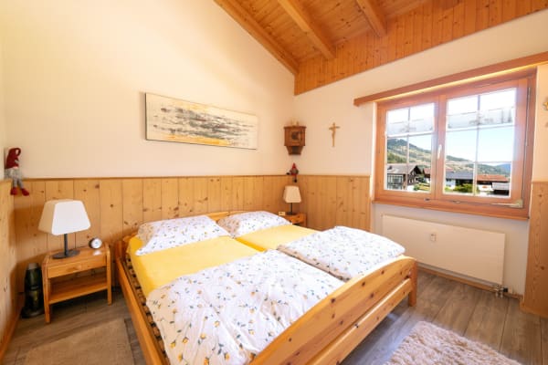 Immobilie in Trun - 2.5 Zimmer-Ferienwohnung - Alpiner Rückzugsort mit sonnigem Balkon - Bild 5