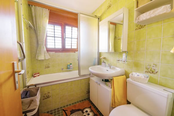 Immobilie in Trun - 2.5 Zimmer-Ferienwohnung - Alpiner Rückzugsort mit sonnigem Balkon - Bild 7
