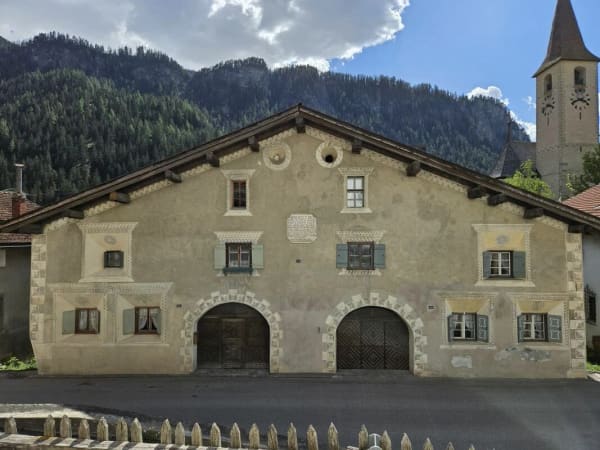 Immobilie in Filisur - Alpiner Charme und Geschichte - Doppelhaushälfte von 1729 in Filisur - Bild 0