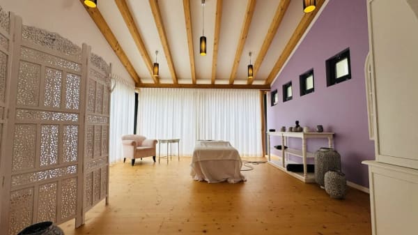 Immobilie in Hersberg - Exklusives Anwesen mit Villa, Nebenhaus, separater Wohneinheit, Praxis, Einstellhalle, Pool u. v. m. - Bild 14